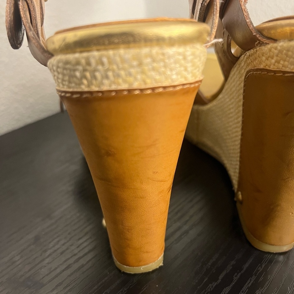 Audrey Brooke Abhollie Wedge Tan Sandals - Picture 4 of 7